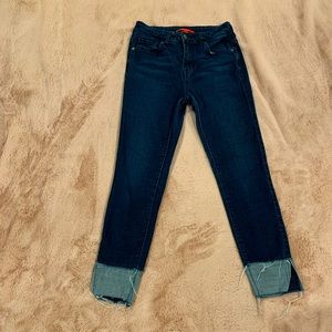 Dark blue jeans with little cuffs
